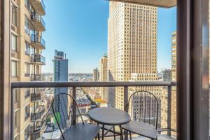 Midtown 1BR w Gym Roof Pool nr Broadway NYC-384