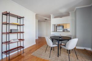 Midtown 1BR w Gym Roof Pool nr Broadway NYC-384