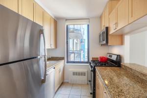 Midtown 1BR w Gym Roof Pool nr Broadway NYC-384