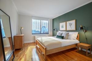 Midtown 1BR w Gym Roof Pool nr Broadway NYC-384
