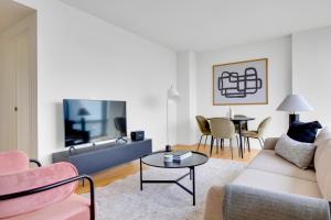 LIC 2BR w WD Elevator Doorman nr E River NYC-851