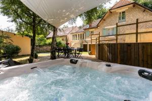 Maisons de vacances Wonderful house in Sarlat center with heated pool & jaccuzi : photos des chambres