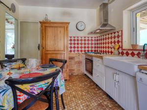 Maisons de vacances Holiday Home Poumeyrette - NSM120 by Interhome : photos des chambres