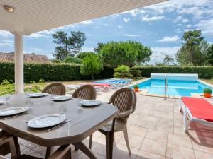 Maisons de vacances Holiday Home Les Acacias by Interhome : photos des chambres