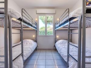 Maisons de vacances Holiday Home Les Acacias by Interhome : photos des chambres