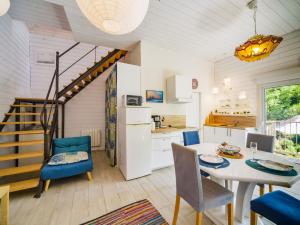 Maisons de vacances Holiday Home La petite maison blanche by Interhome : photos des chambres