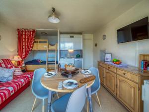 Studio Vostok Zodiaque-79 by Interhome