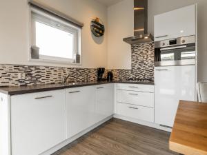 Holiday Home Green Resort Mooi Bemelen-1 by Interhome