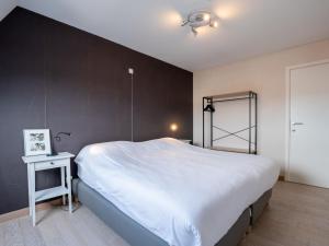 Apartment Zandloper II with balcony by Interhome