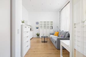 Cosy Studios in Wincentego Styczyńskiego Street by Renters