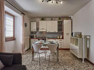 Apartment Cottage al Lago-2 by Interhome