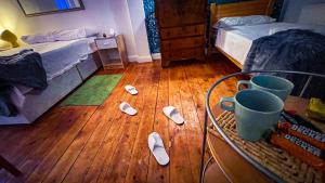 Lovely flat near train station and central london