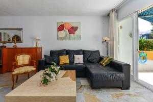 Spacious Beachfront Holiday Home