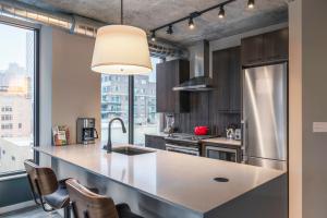 W Loop 1BR w Gym Pool WD nr Fulton Mkt CHI-213