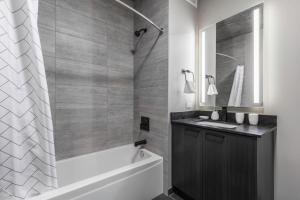 W Loop 1BR w Gym Pool WD nr Fulton Mkt CHI-213