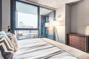 W Loop 1BR w Gym Pool WD nr Fulton Mkt CHI-213
