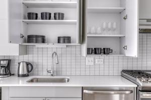 W Loop Studio w Gym Pool in heart of Greektown CHI-532