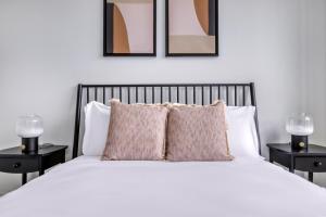 W Loop Studio w Gym Pool in heart of Greektown CHI-532