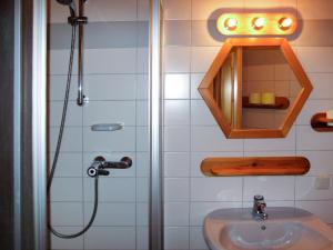 Apartment Kunzhof-4 by Interhome