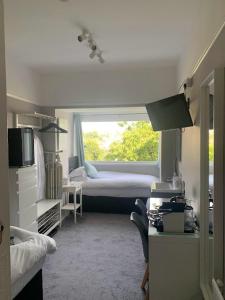 Standard Twin Room room in The Red House Guest House