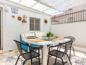 Holiday Home Lola by Interhome