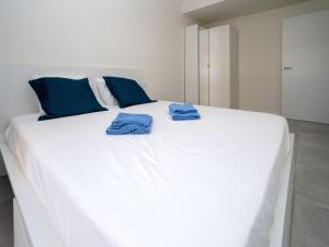 Apartment Waves by Interhome