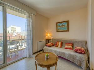 Apartment Montreuil-2 by Interhome