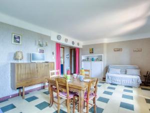 Apartment Les Vagues by Interhome