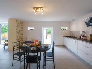 Maisons de vacances Holiday Home Pointe du Raz by Interhome : photos des chambres