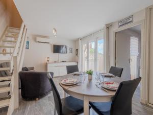 Apartment Les Cabestans 1-2-3-5 by Interhome