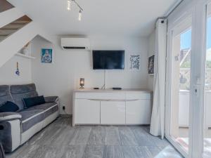 Apartment Les Cabestans 1-2-3-5 by Interhome