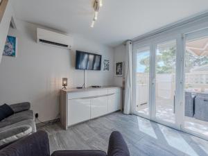 Apartment Les Cabestans 1-2-3-5 by Interhome