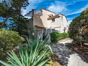 Apartment Les Cabestans 1-2-3-5 by Interhome - 4hvězdičkové hotely ve městě Le Barcarès