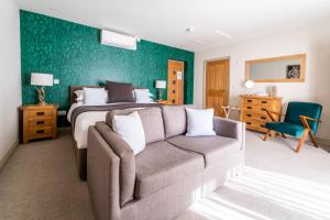 Family Room with Garden View room in The Honingham Buck