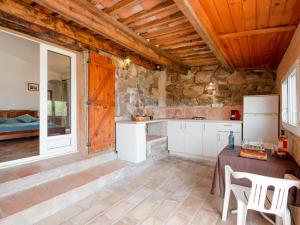 Maisons de vacances Holiday Home Domaine de Rochebrune-1 by Interhome : photos des chambres