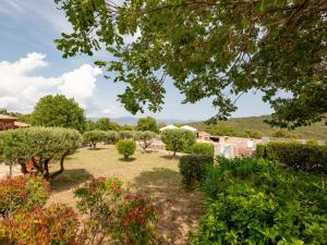 Maisons de vacances Holiday Home Domaine de Rochebrune-1 by Interhome : photos des chambres