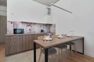 PIEKARNIA Żywa Kultura Atmospheric Apartments in Wrocław by Noclegi Renters