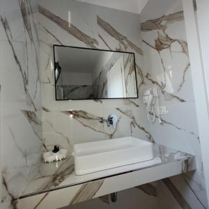 Double Room with Extra Bed room in Hotel Erandi