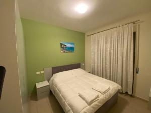 2 Bedrooms Seaside View Apart, free parking.