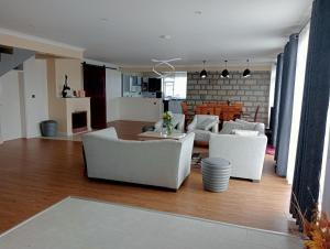 Cozy and Comfi Family Stay with Unique Private Room