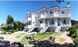 Pano sto Kyma Studios Lesvos Greece