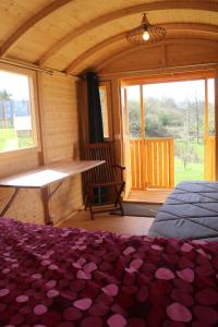 Campings Insolites de la Tellerie : Chambre Quadruple avec Terrasse 