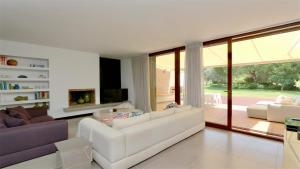 Vila Mitri, Monte laguna-CleverDetails, 5 bedroom villa, sleeps 8 adults 2 children