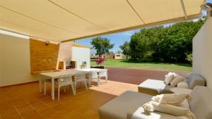 Vila Mitri, Monte laguna-CleverDetails, 5 bedroom villa, sleeps 8 adults 2 children