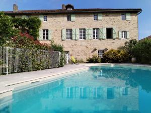 B&B / Chambres d'hotes chambre dans Prieure de caractere XVIII siecle : photos des chambres