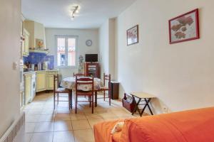 Appartements Charming apartment in the city center : photos des chambres