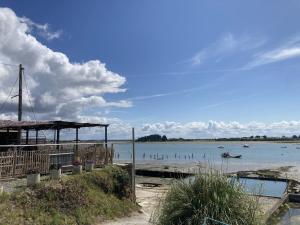 Maisons de vacances Parenthese relaxante les pieds dans l eau : photos des chambres