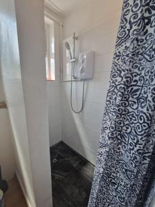 Direct Booking Prices, Studio Apartment, Free Parking, Wifi, Central, Quiet