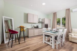 Villa Mirjam with swimming pool, jacuzzi and sea view