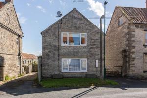 Broomfield Cottage Nr Pickering - DOGS STAY FOR FREE